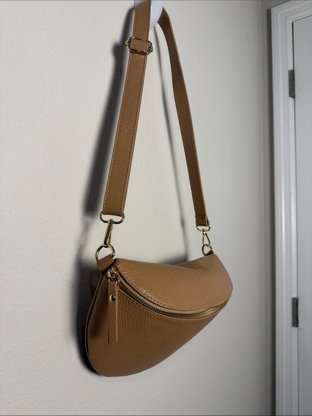 Ellie Beaumont Leather Pebbled Tan Camel Beige Curved Crossbody Bum Bag - Picture 5 of 13